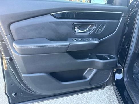 Certified 2025 Honda Pilot EX-L image 9