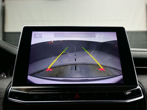 Used 2024 Jeep Compass Latitude image 18