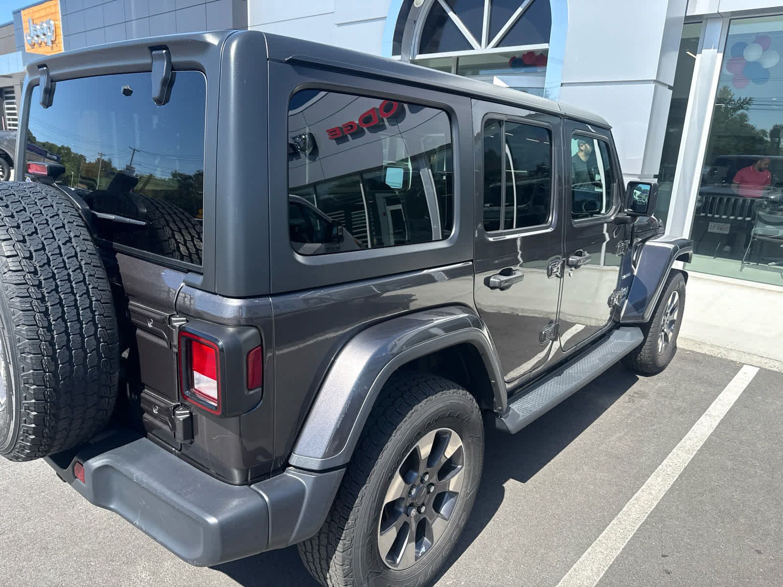 Used 2020 Jeep Wrangler Unlimited Sahara AWD/4WD image 2