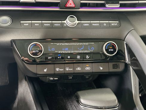 Used 2021 Hyundai Elantra Limited image 16