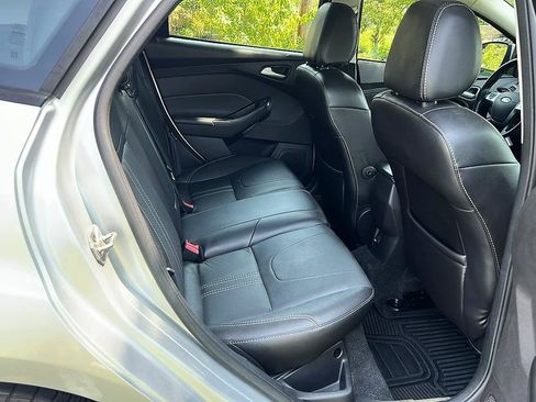 Used 2014 Ford Focus SE w/ Equipment Group 201A FWD image 29