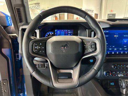 Used 2022 Ford Bronco Outer Banks w/ Sasquatch Package AWD/4WD image 16