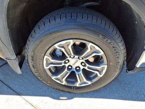 Used 2025 GMC Sierra 1500 SLT image 8