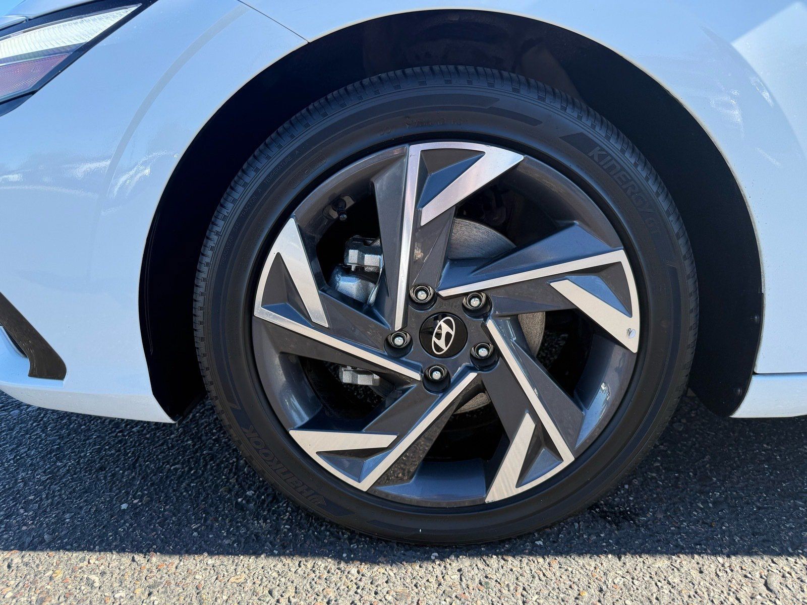 Used 2025 Hyundai Elantra SEL FWD image 11