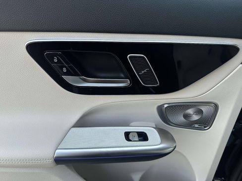 Certified 2025 Mercedes-Benz GLC 300 4MATIC image 8