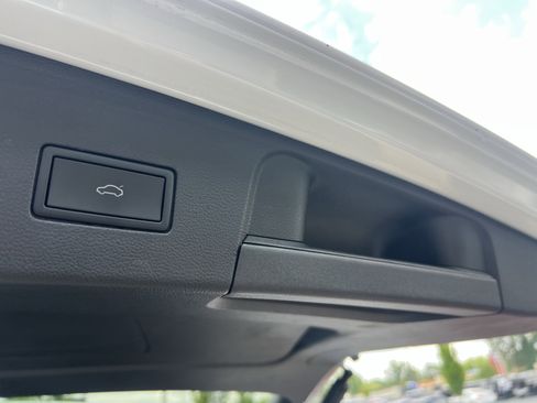 Used 2024 Volkswagen Atlas SE FWD image 39