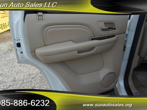 Used 2014 Cadillac Escalade Premium RWD image 17
