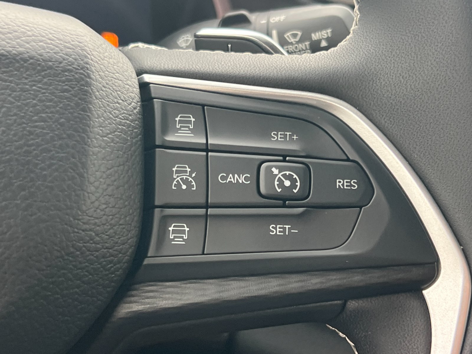 Used 2023 Jeep Grand Cherokee Laredo AWD/4WD image 30