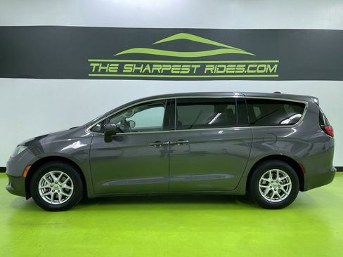 Used 2023 Chrysler Voyager LX image 6