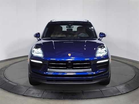Used 2024 Porsche Macan image 10