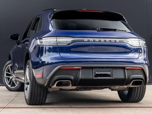Certified 2025 Porsche Macan image 3