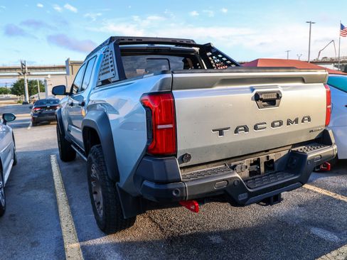 Used 2024 Toyota Tacoma 4x4 Double Cab Hybrid image 9