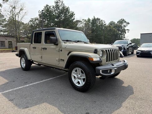 Used 2020 Jeep Gladiator Sport w/ Quick Order Package 24S AWD/4WD image 4