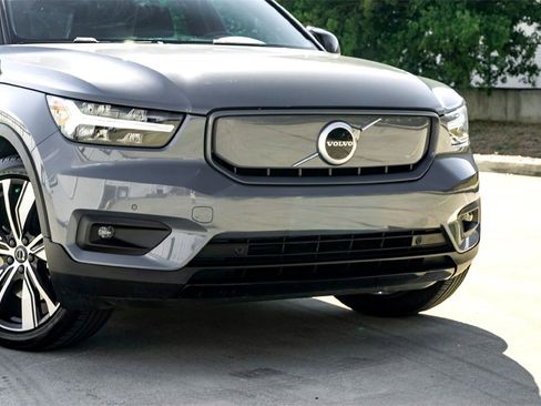 Used 2021 Volvo XC40 P8 Recharge image 3