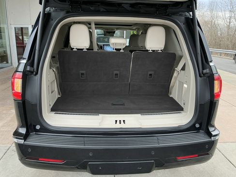 Used 2021 Lincoln Navigator Reserve w/ Luxury Package image 24