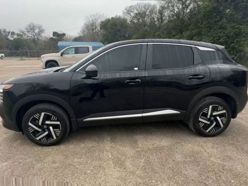 Used 2025 Nissan Kicks SV image 5