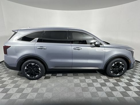 Certified 2025 Kia Sorento S w/ Panoramic Sunroof Package FWD image 2