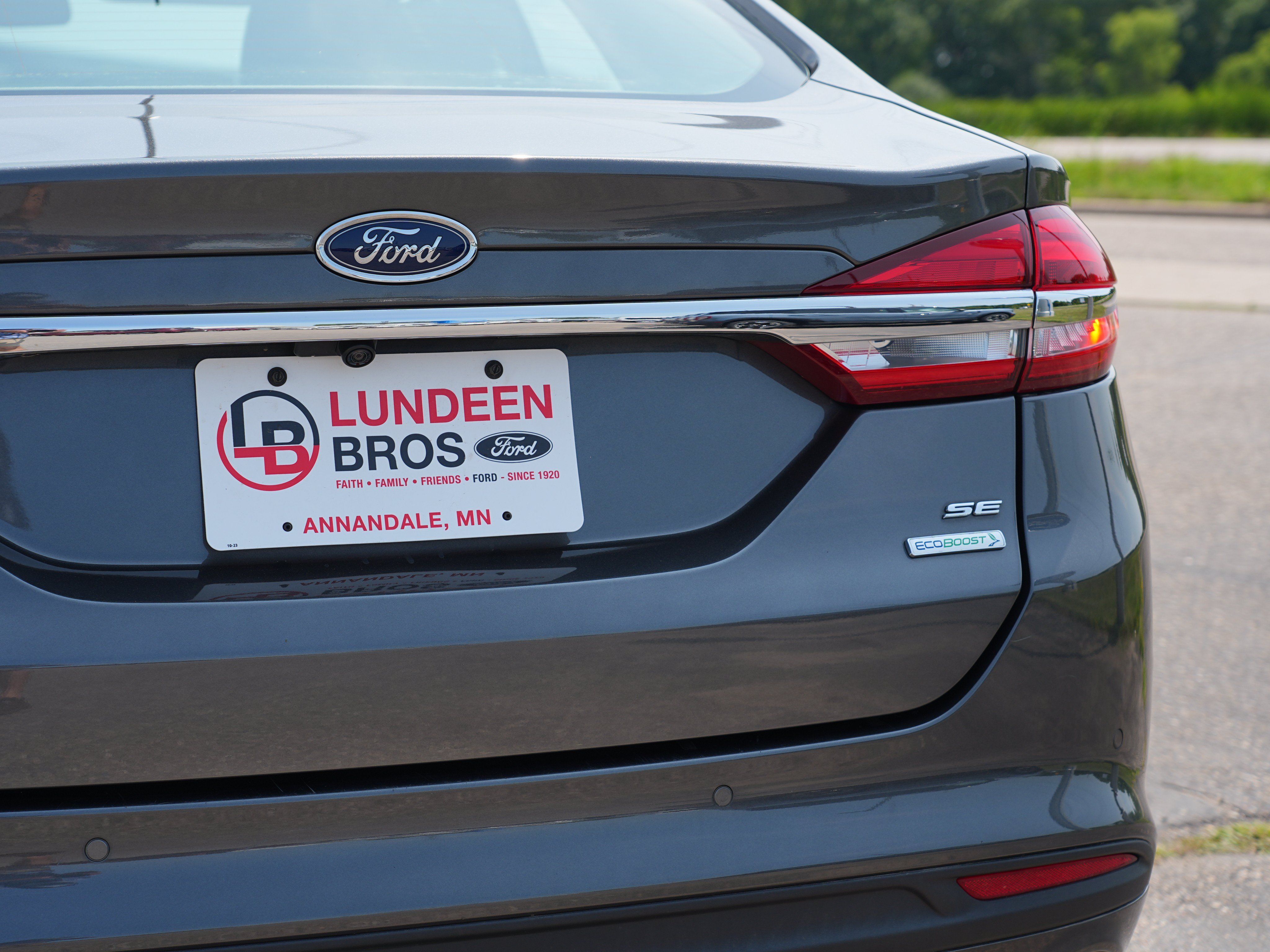 Used 2018 Ford Fusion SE w/ Fusion SE Technology Package FWD image 12