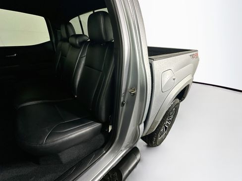Used 2020 Toyota Tacoma TRD Sport AWD/4WD image 26