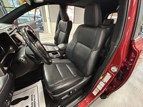 Used 2016 Toyota RAV4 SE image 8