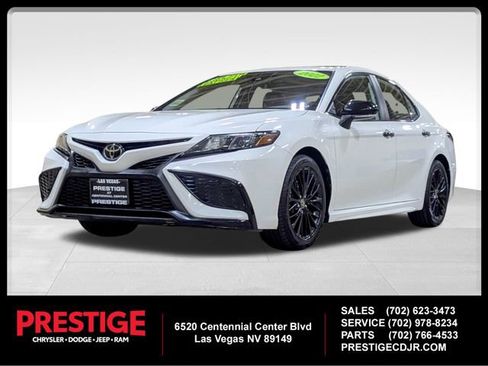 Used 2022 Toyota Camry SE image 1