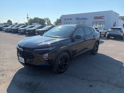 New 2026 Chevrolet Trax LT w/ Sunroof Package FWD image 2