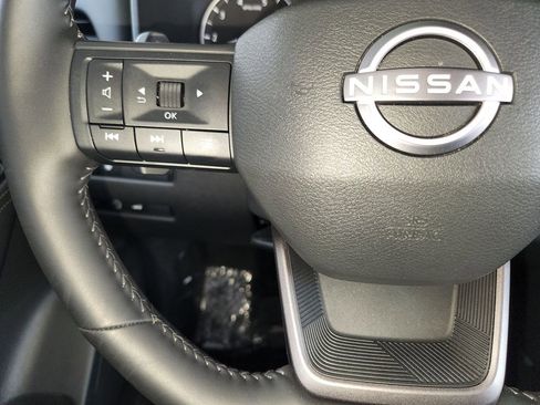 Used 2025 Nissan Rogue SV image 23