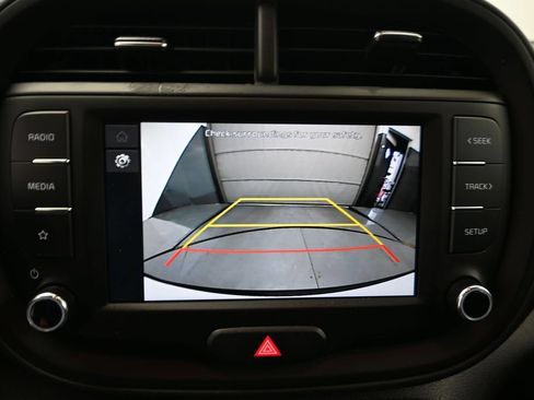 Used 2025 Kia Soul LX w/ LX Technology Package FWD image 19
