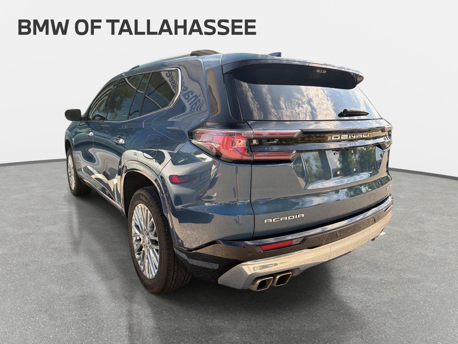 Used 2024 GMC Acadia Denali w/ Super Cruise Package FWD image 8