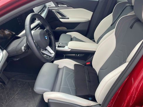 Certified 2025 BMW X2 xDrive28i w/ Premium Package AWD/4WD image 3