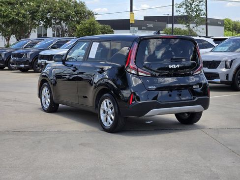 Used 2025 Kia Soul LX w/ LX Technology Package FWD image 3