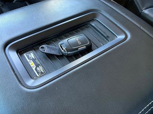 Used 2016 GMC Yukon XL SLT image 10