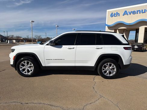 Used 2022 Jeep Grand Cherokee Limited image 8