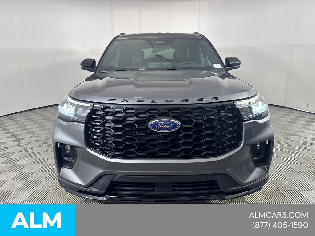 Used 2025 Ford Explorer ST-Line w/ ST-Line Street Pack AWD/4WD image 2