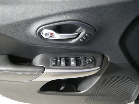 Used 2020 Jeep Cherokee Limited AWD/4WD image 19