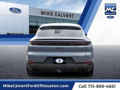 Used 2024 Porsche Cayenne Coupe AWD/4WD image 3