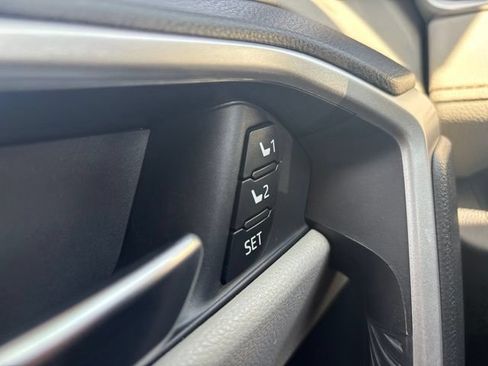 Used 2022 Toyota RAV4 XLE Premium AWD/4WD image 19