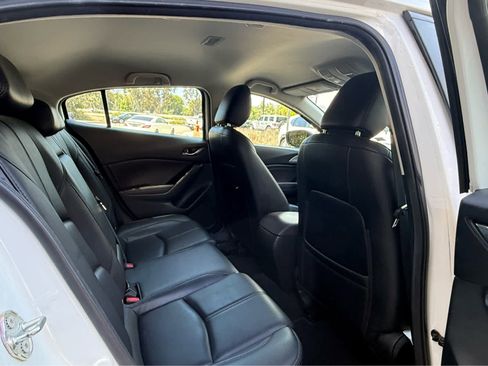 Used 2018 MAZDA MAZDA3 Touring FWD image 4