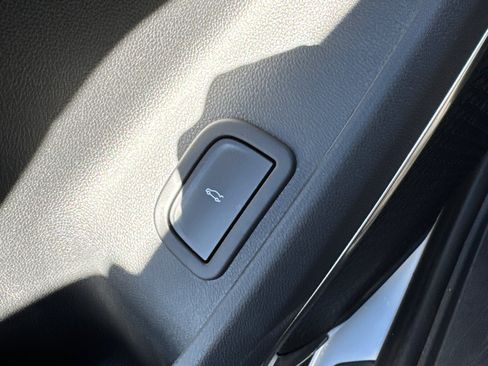 Used 2025 GMC Acadia Denali w/ Super Cruise Package image 28