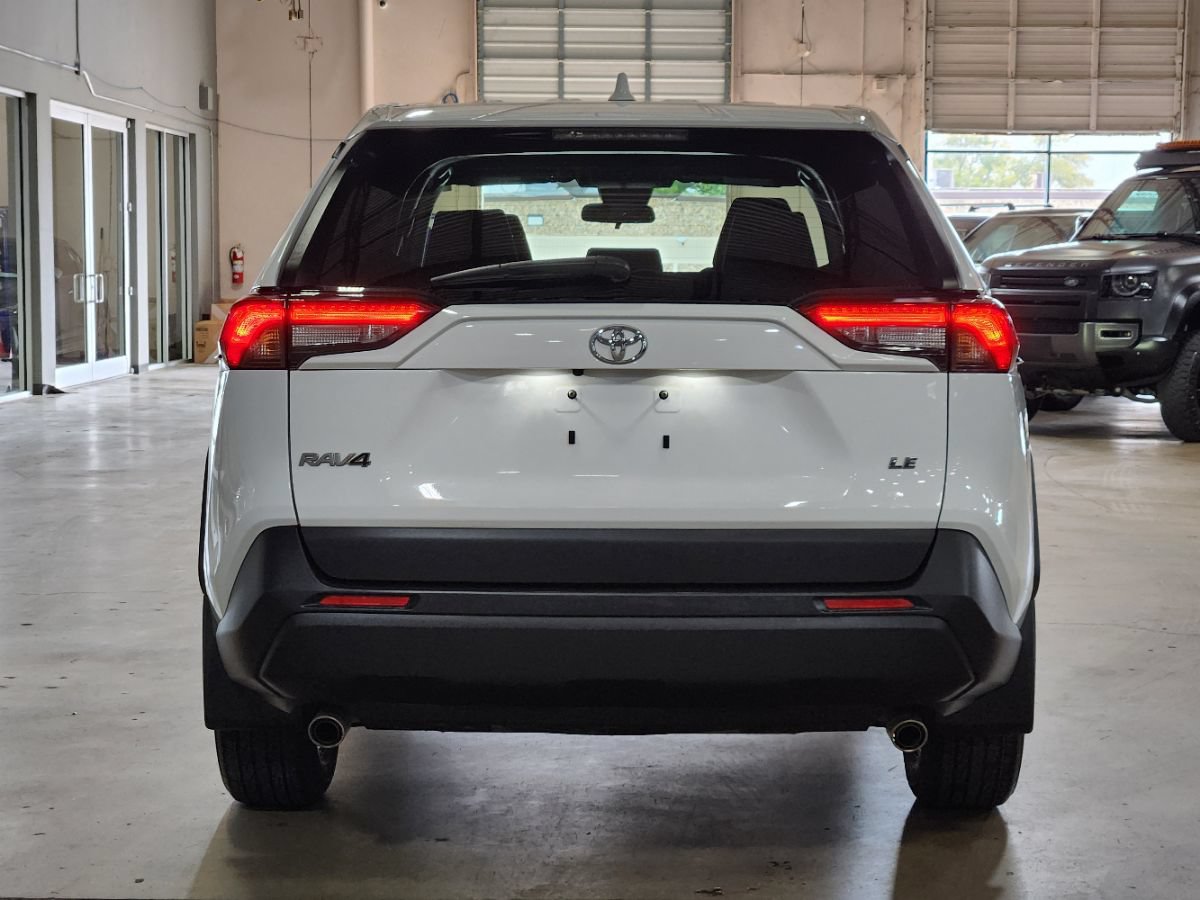 Used 2022 Toyota RAV4 LE FWD image 10