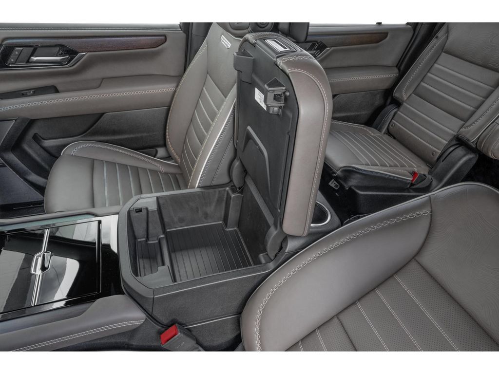 New 2026 GMC Yukon XL Denali Ultimate AWD/4WD image 11