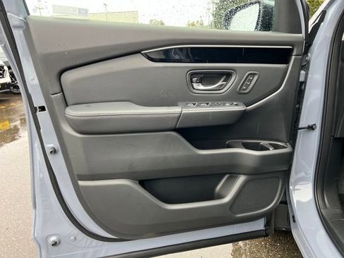 New 2025 Honda Pilot Touring image 16