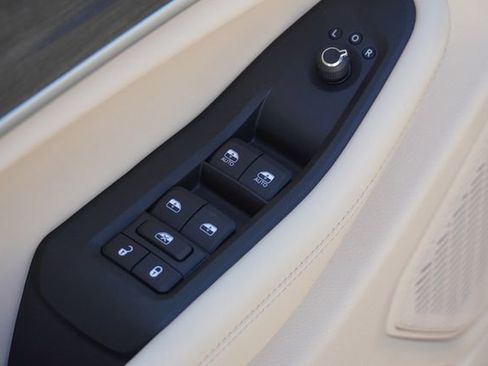 New 2025 Jeep Grand Cherokee L Limited w/ Luxury Tech Group II RWD image 22