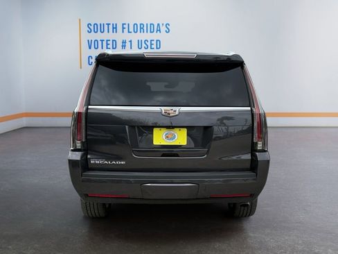 Used 2017 Cadillac Escalade ESV Platinum RWD image 5