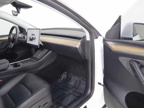 Used 2023 Tesla Model Y Long Range image 43