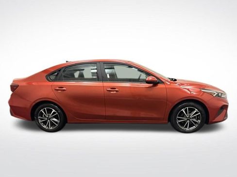 Certified 2022 Kia Forte LXS FWD image 4