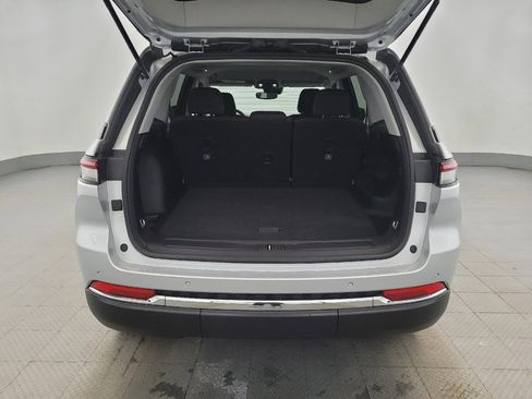 Used 2023 Jeep Grand Cherokee Laredo image 29