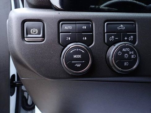 Used 2025 Chevrolet Silverado 1500 LT Trail Boss w/ Convenience Package II AWD/4WD image 14
