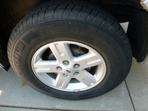 Used 2010 Ford Escape Limited FWD image 16