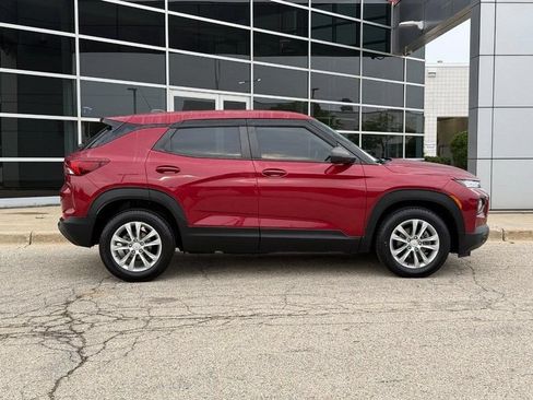 Used 2021 Chevrolet TrailBlazer LS FWD image 2